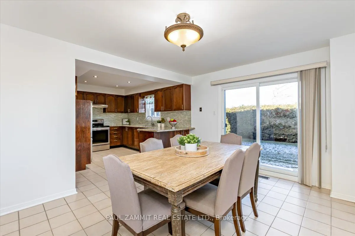 16 Parklawn Crescent