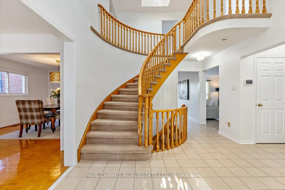 16 Parklawn Crescent