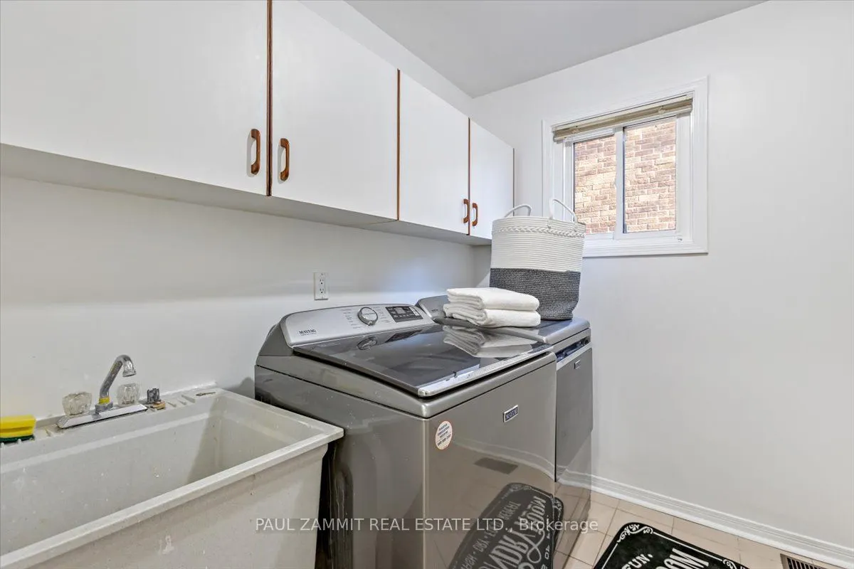 16 Parklawn Crescent