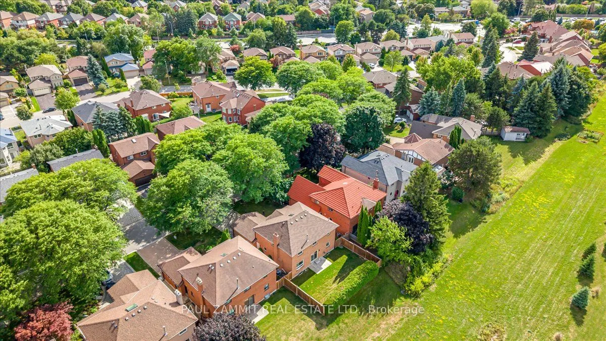 16 Parklawn Crescent