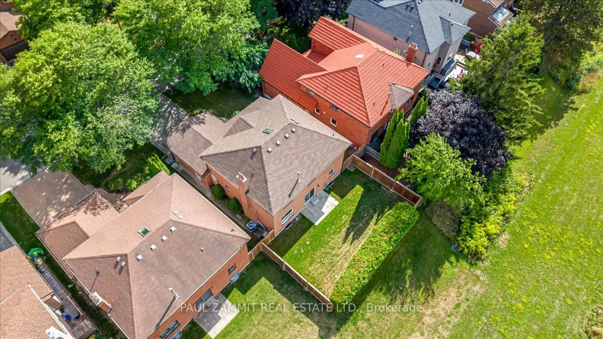 16 Parklawn Crescent