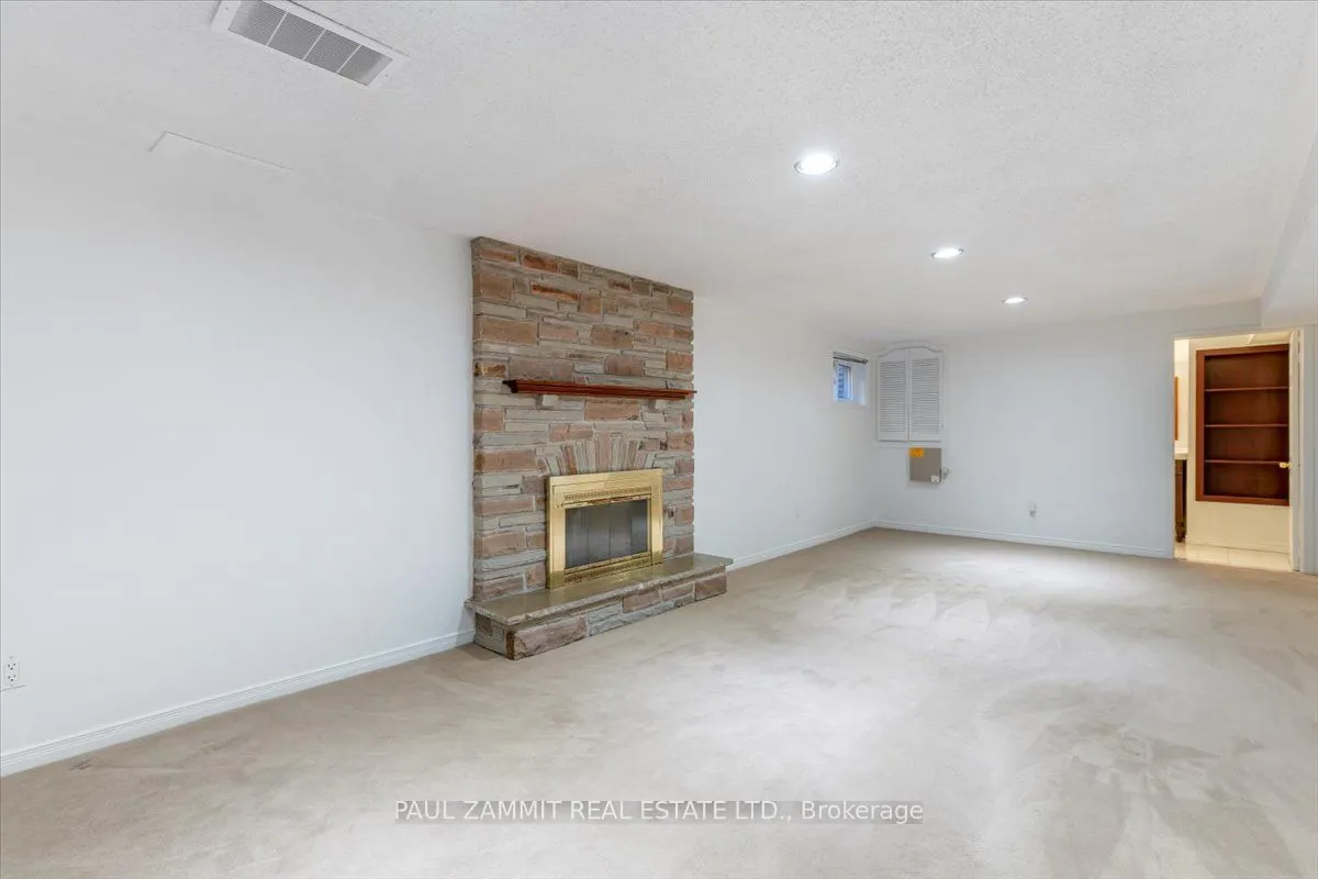 16 Parklawn Crescent