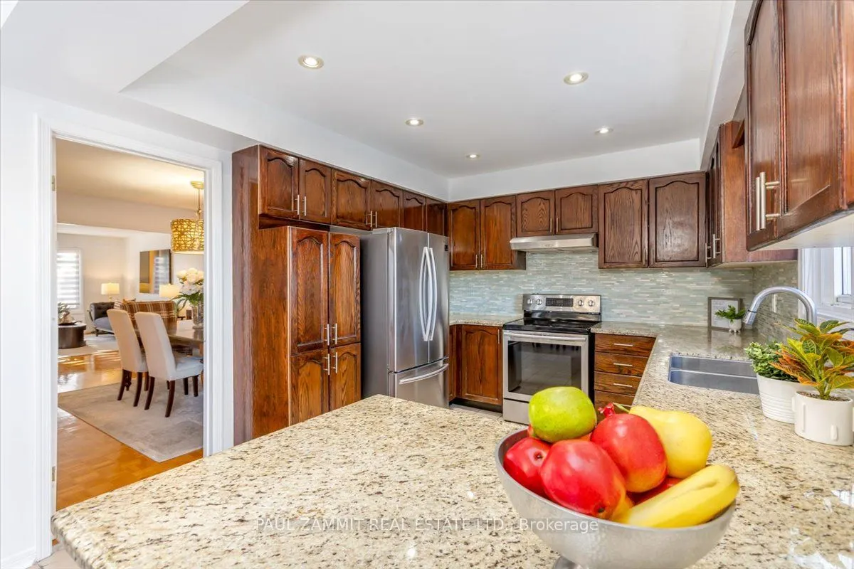 16 Parklawn Crescent