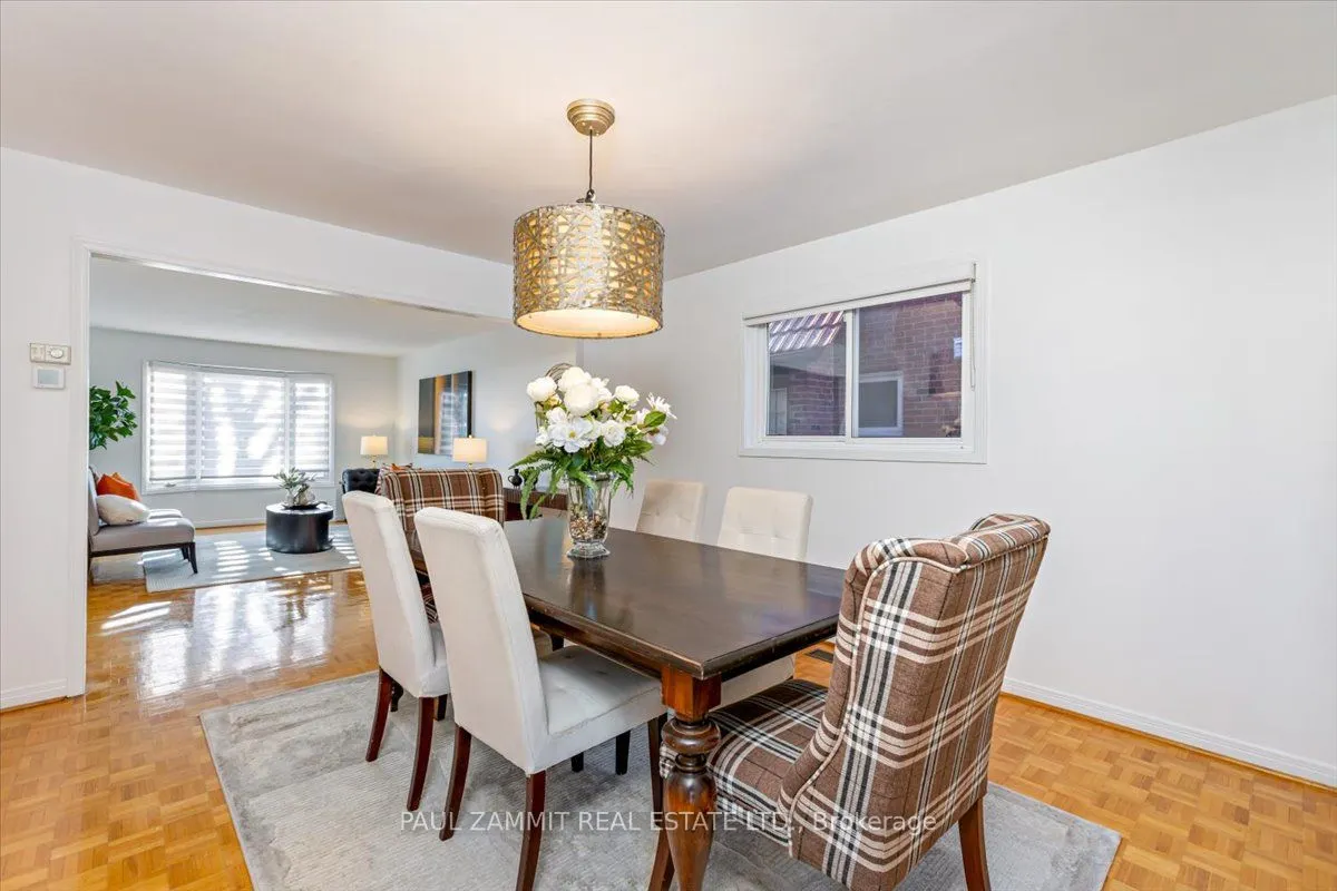 16 Parklawn Crescent
