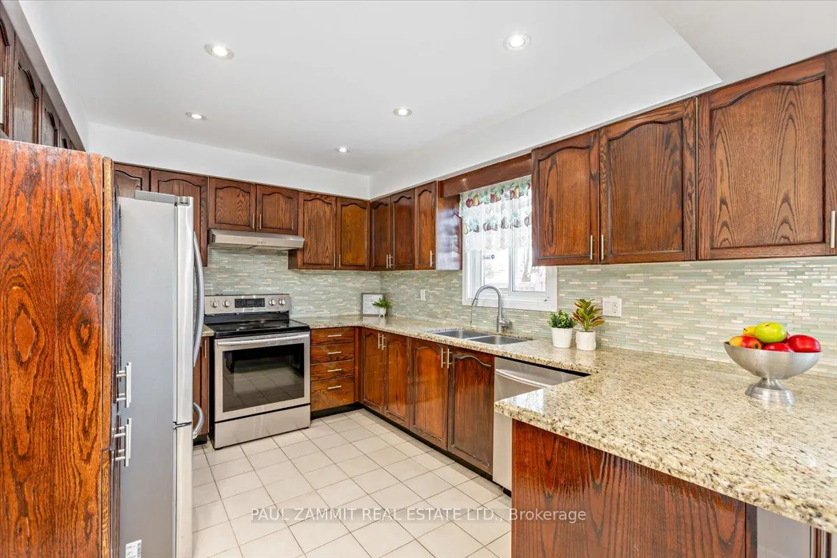 16 Parklawn Crescent