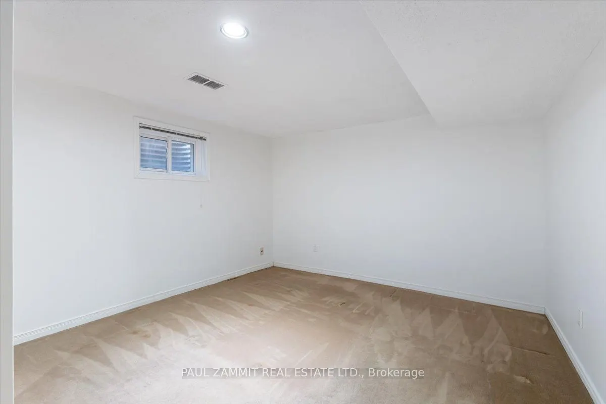 16 Parklawn Crescent