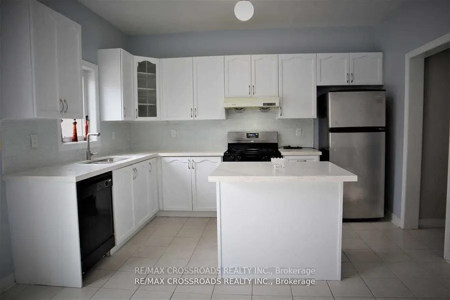 81 Lahore Crescent, #Main