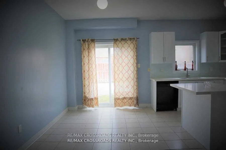 81 Lahore Crescent, #Main