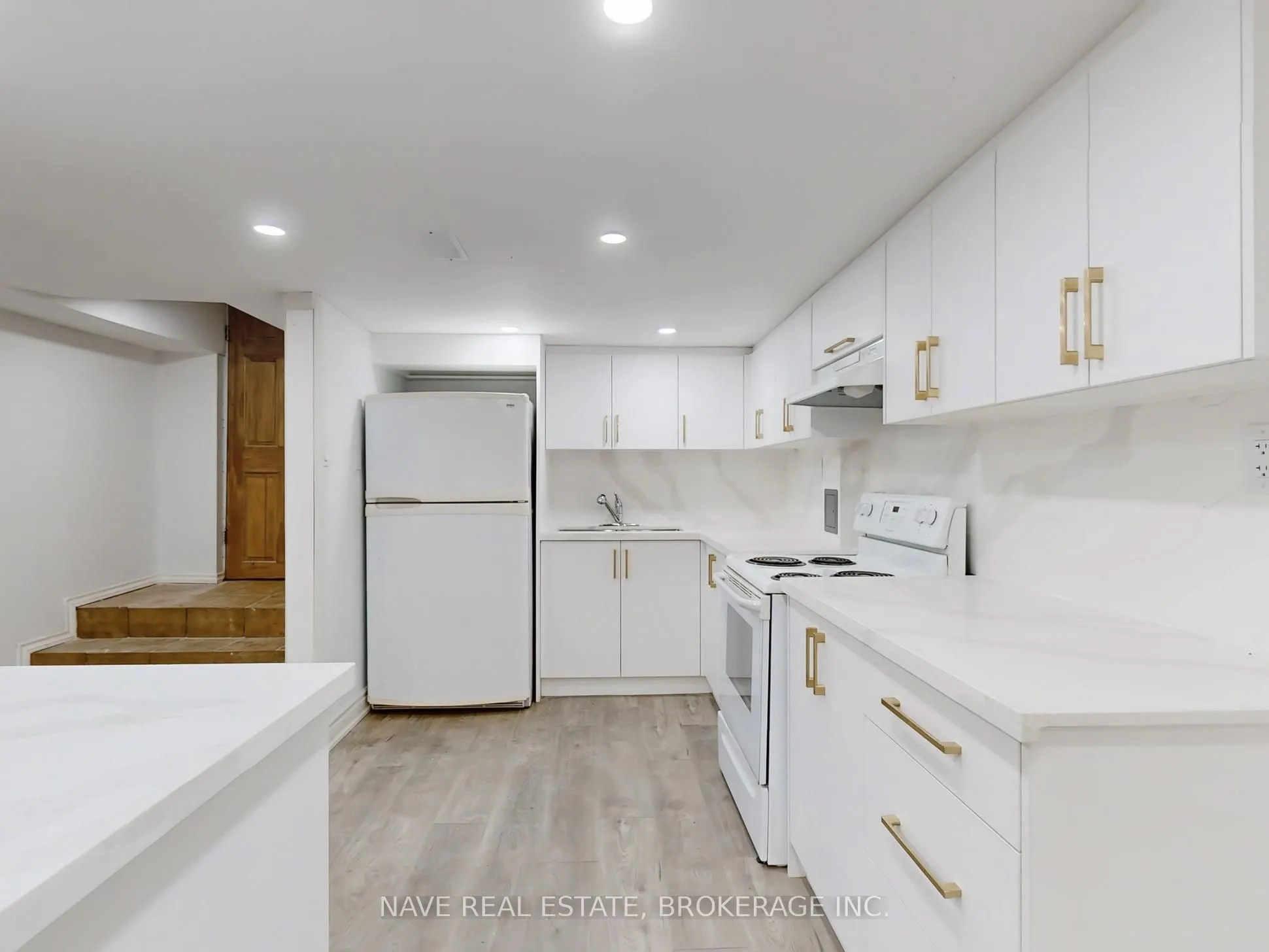 20015 Bathurst Street