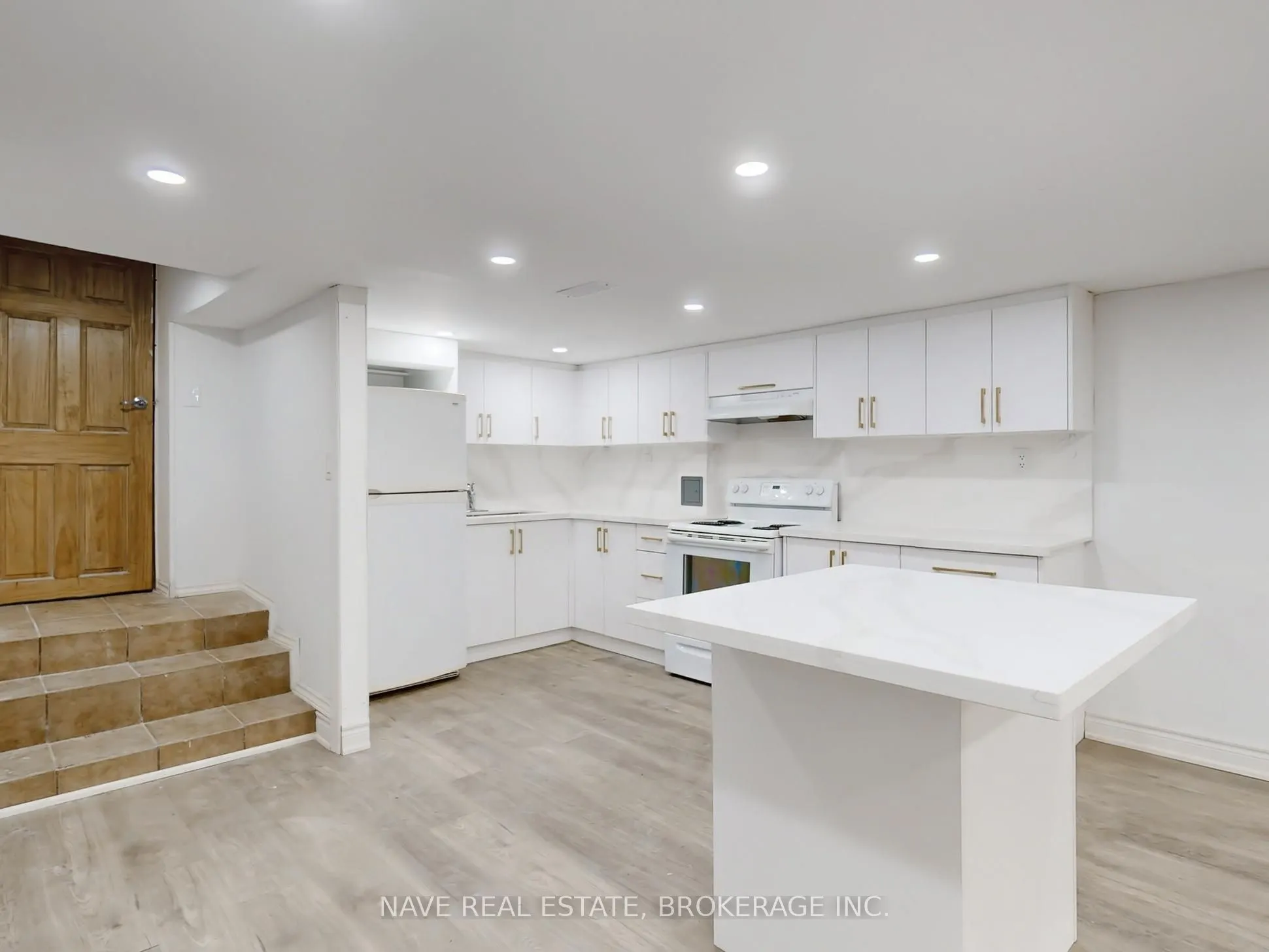 20015 Bathurst Street