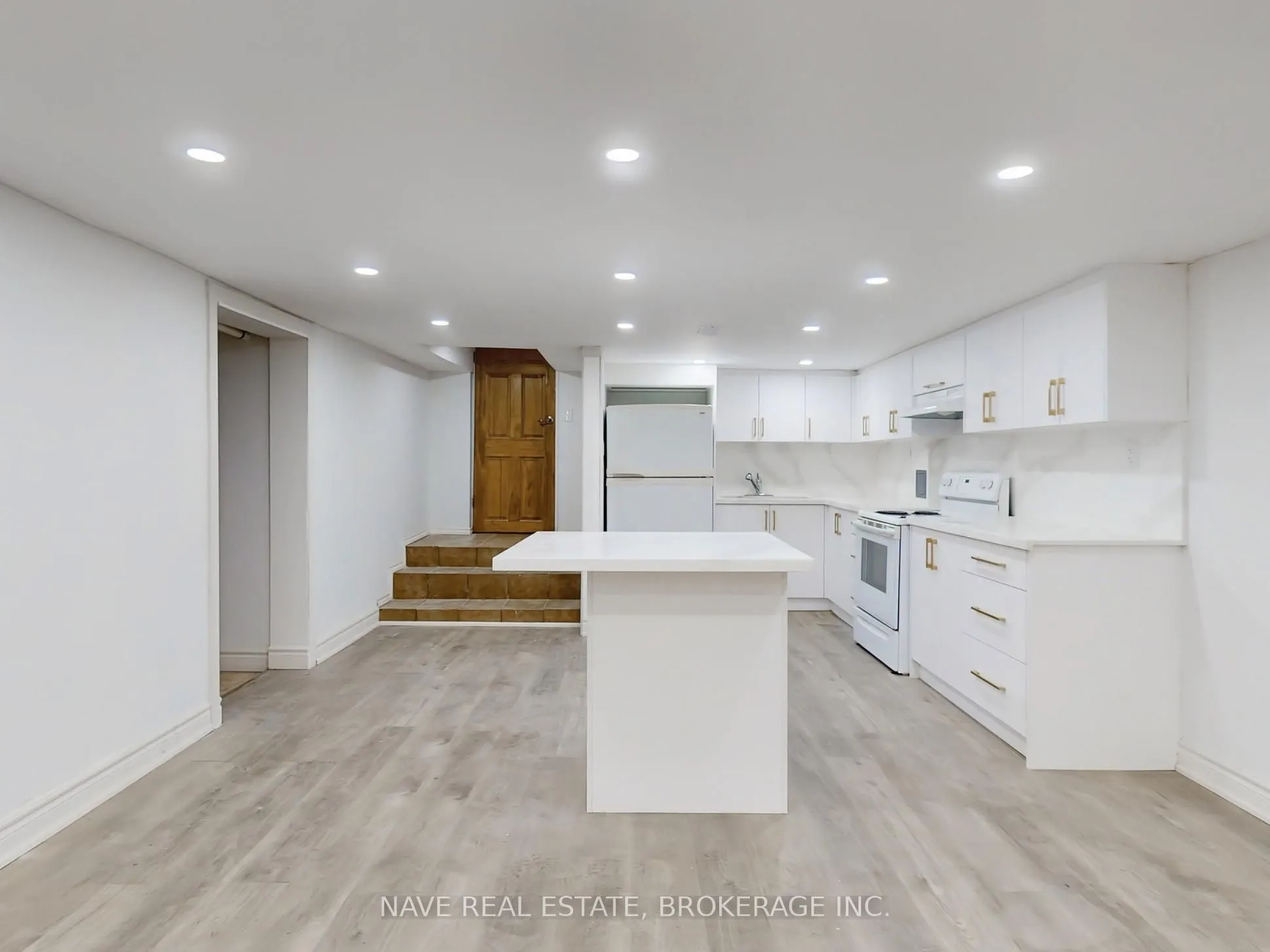 20015 Bathurst Street