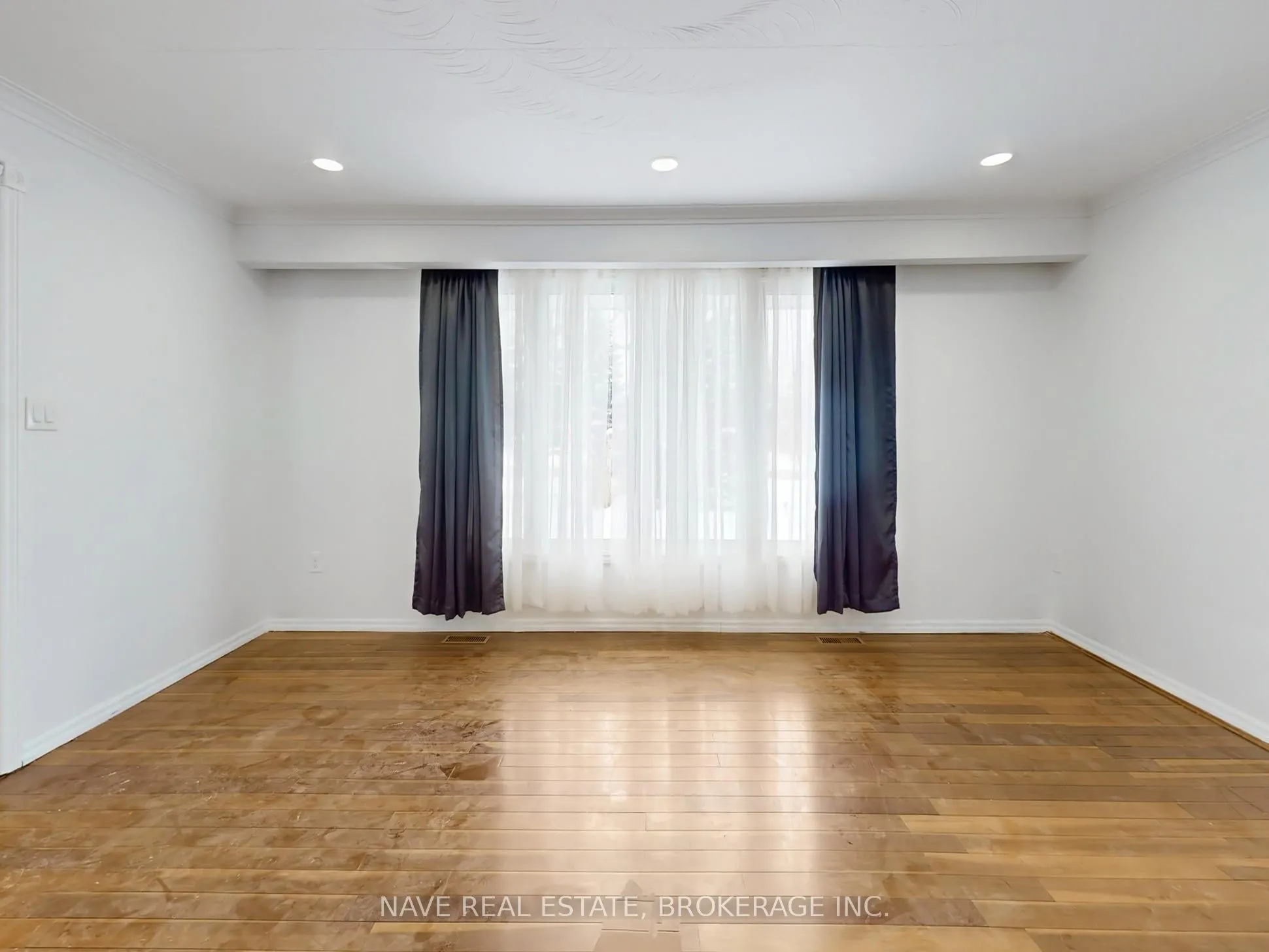 20015 Bathurst Street