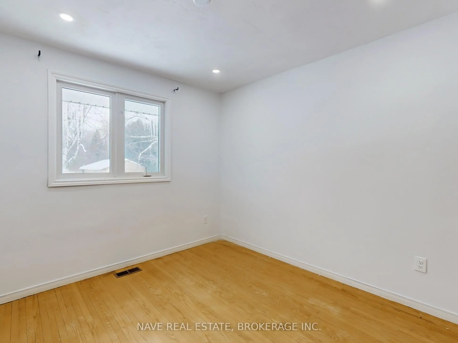 20015 Bathurst Street