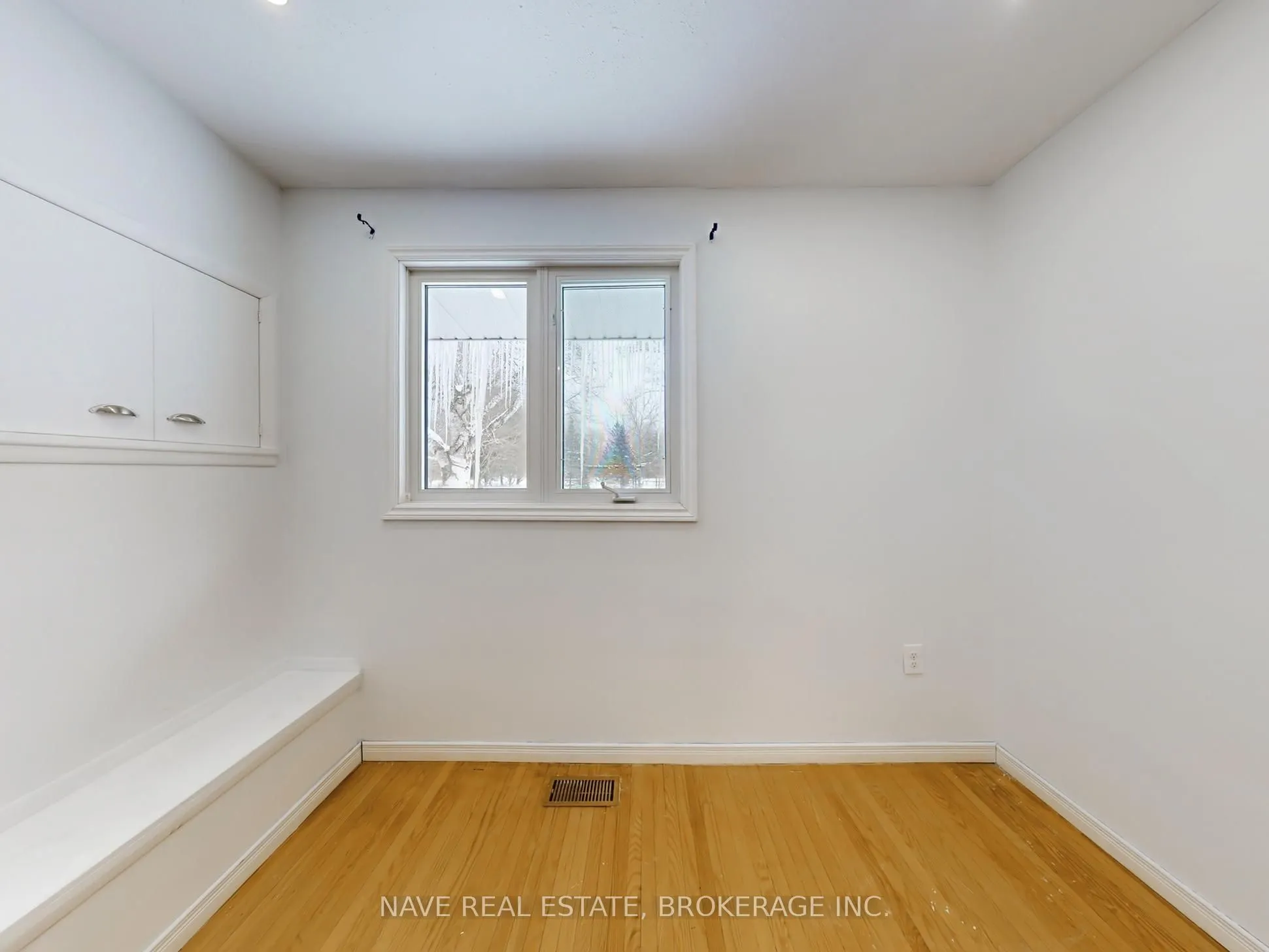20015 Bathurst Street