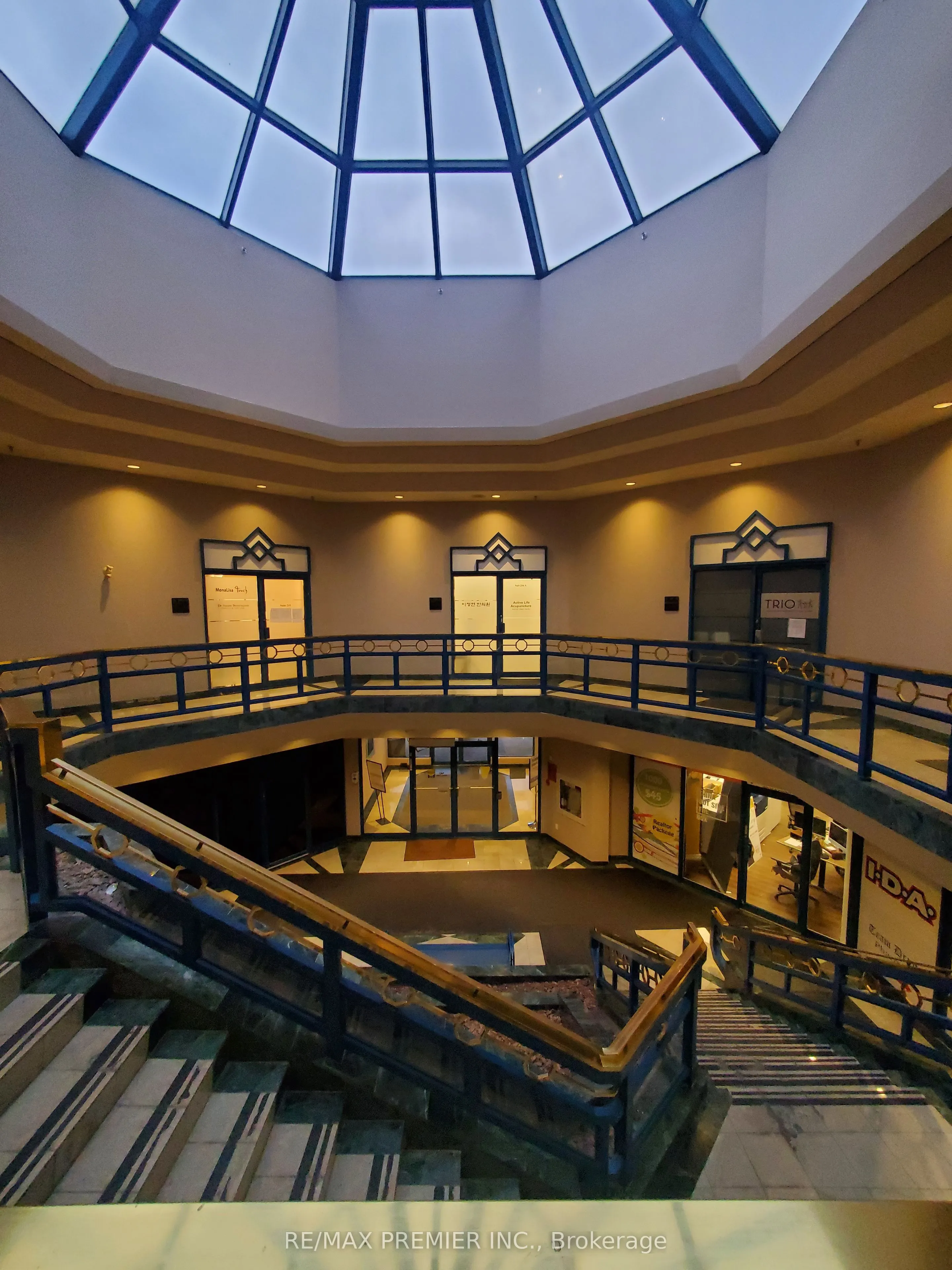 7330 Yonge Street, #215