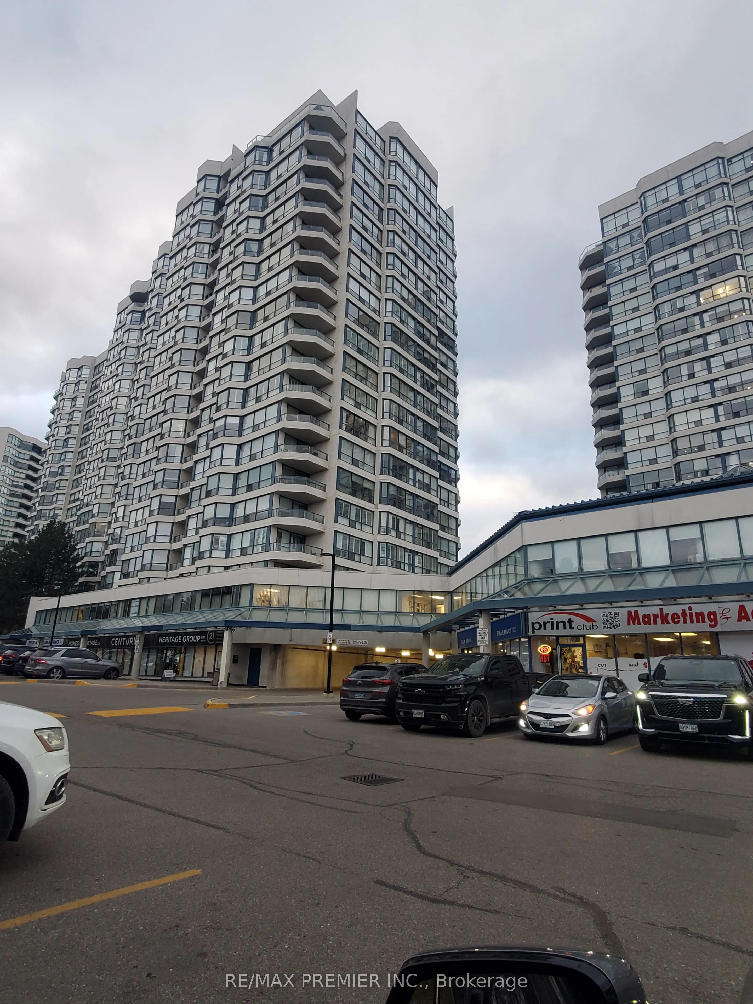 7330 Yonge Street, #215