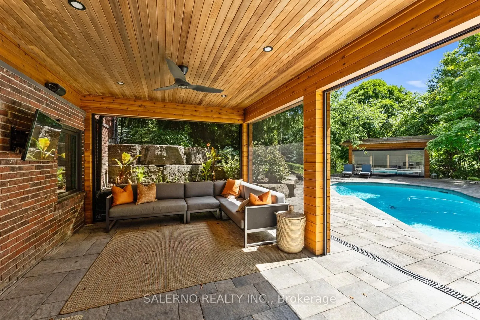 85 Valleyview Court