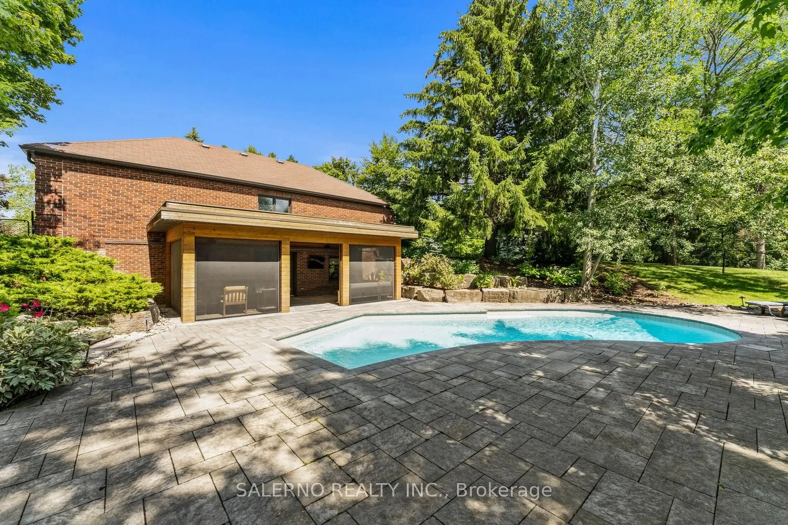 85 Valleyview Court