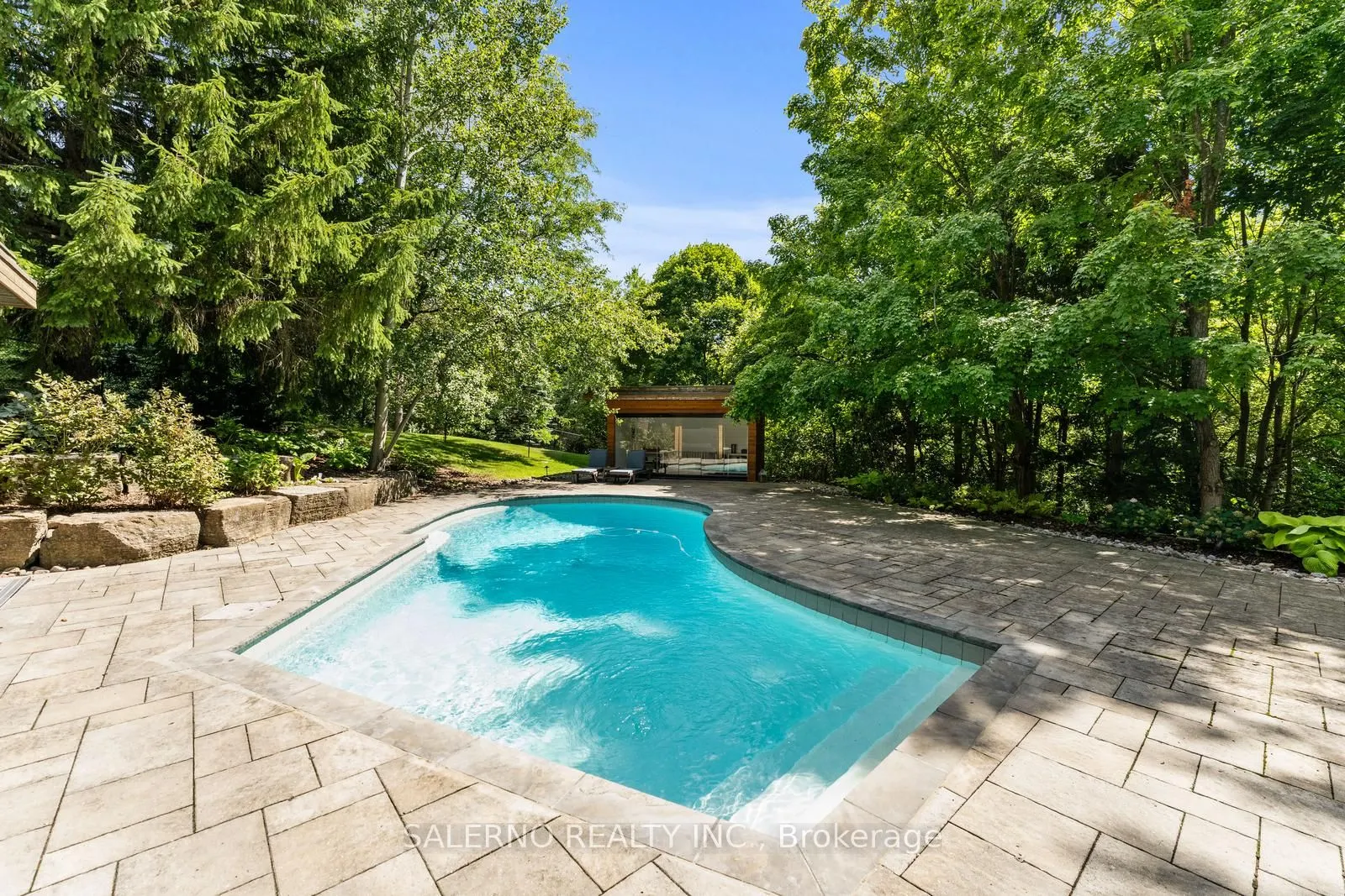 85 Valleyview Court