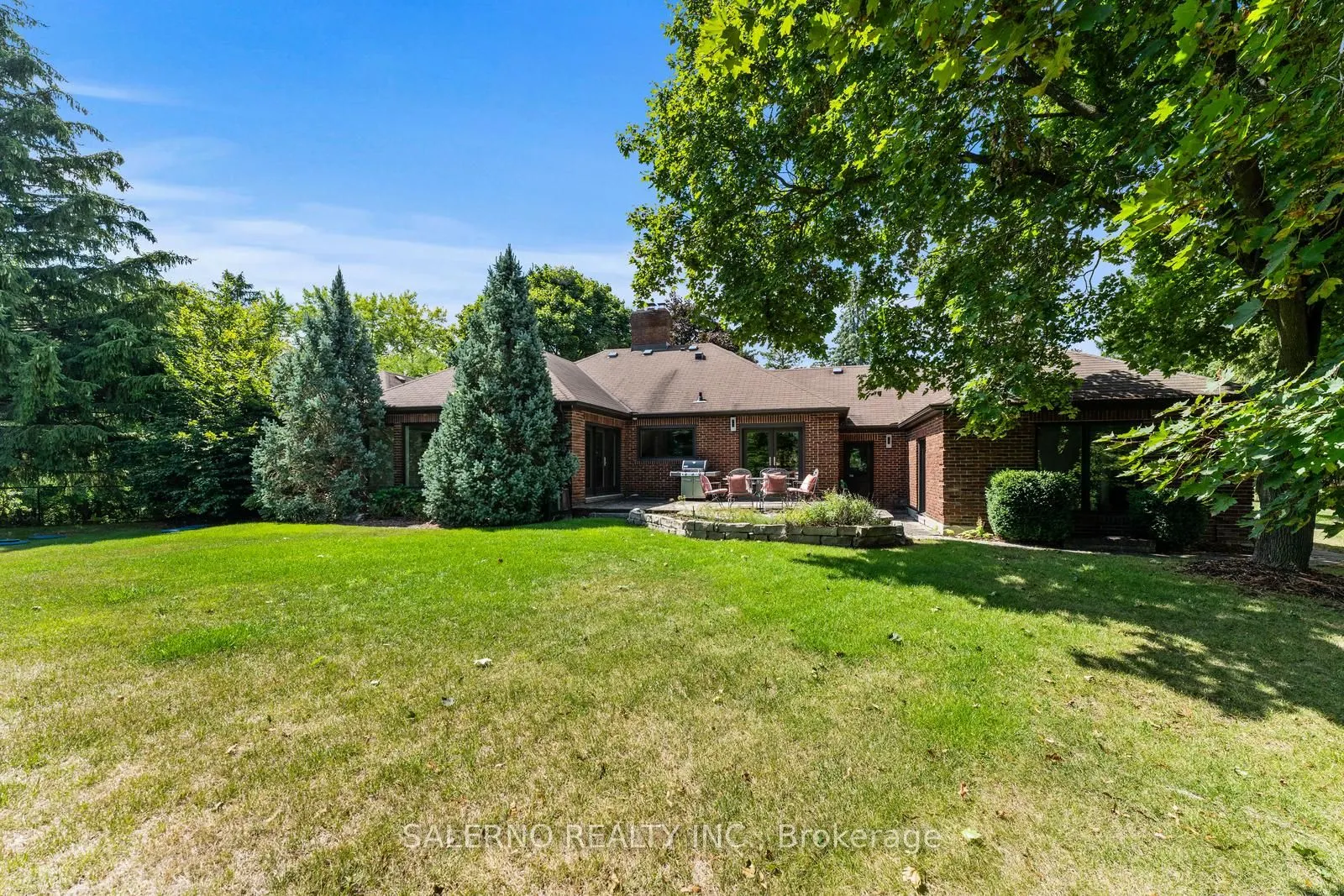 85 Valleyview Court