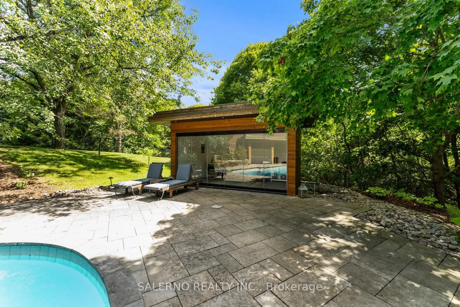 85 Valleyview Court