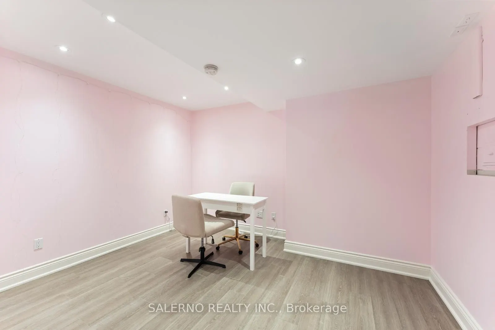 85 Valleyview Court
