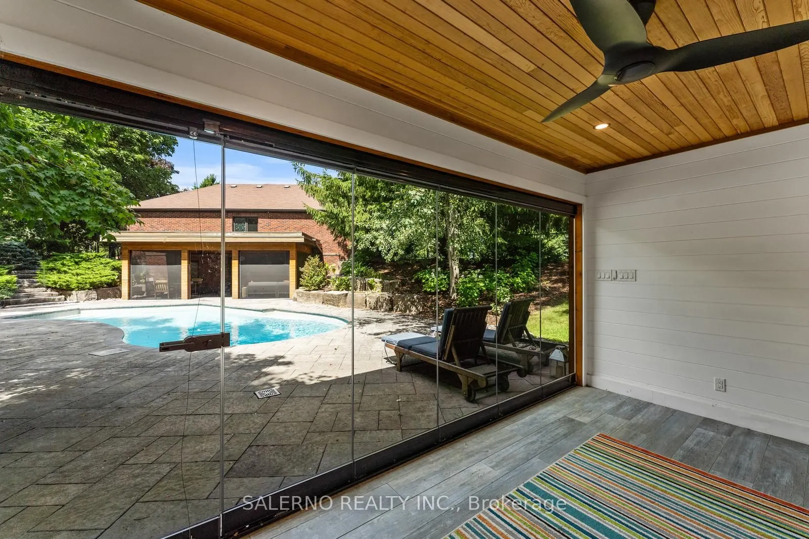 85 Valleyview Court