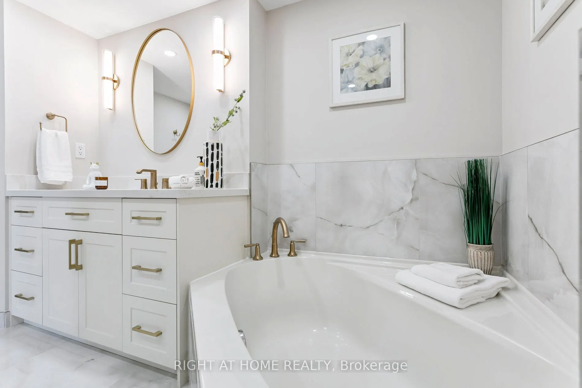 7300 Yonge Street, #1611