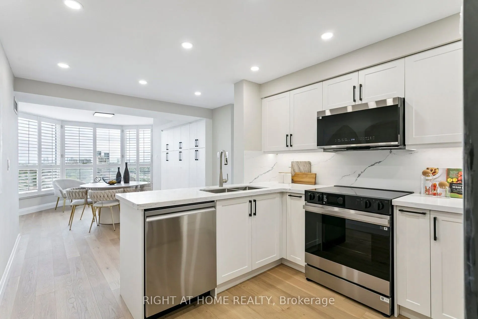 7300 Yonge Street, #1611