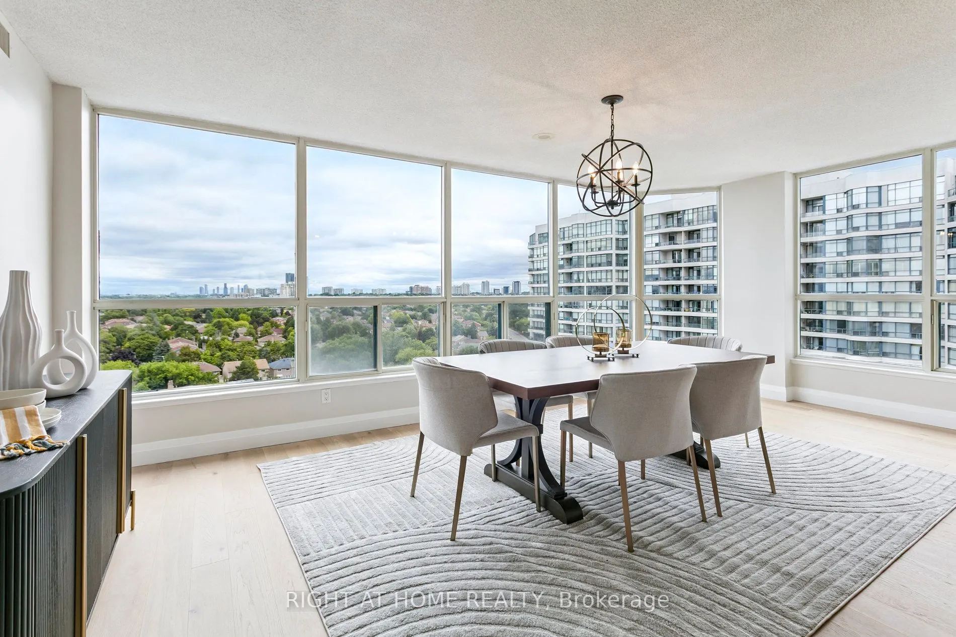 7300 Yonge Street, #1611