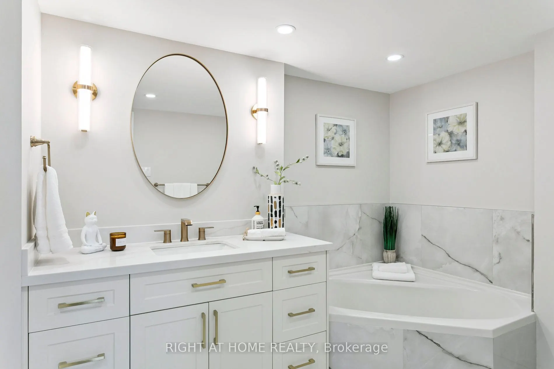 7300 Yonge Street, #1611