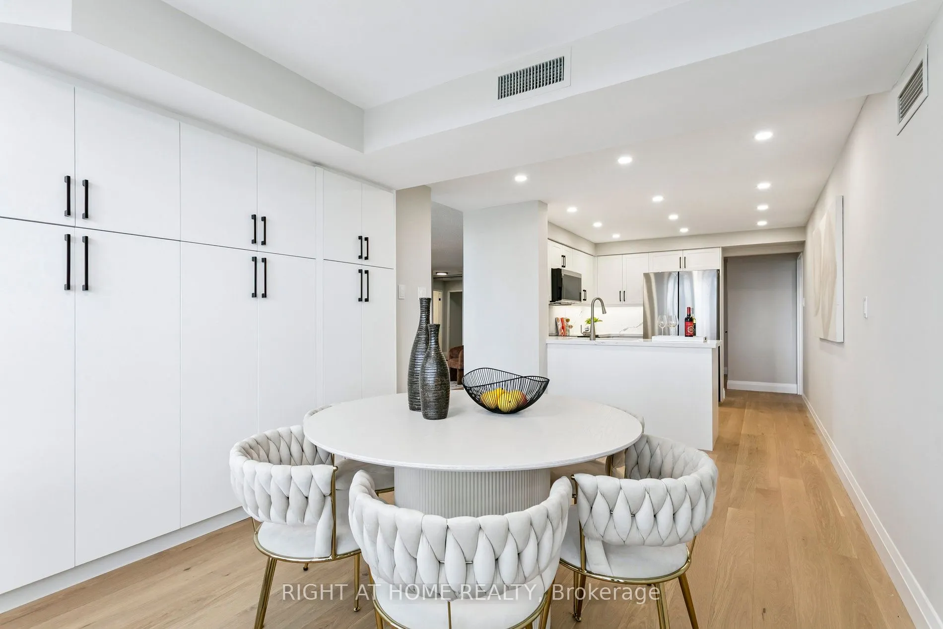 7300 Yonge Street, #1611