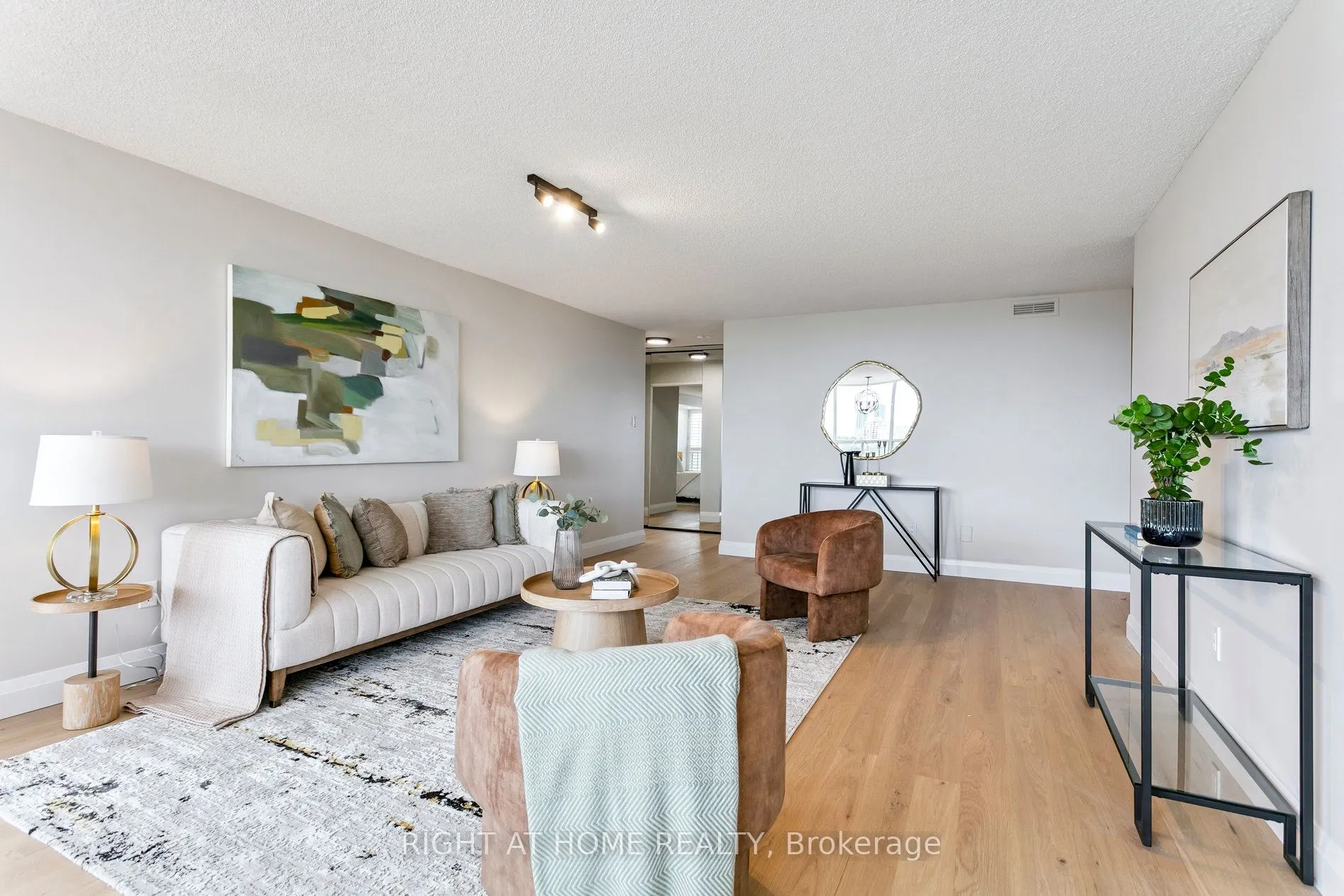 7300 Yonge Street, #1611