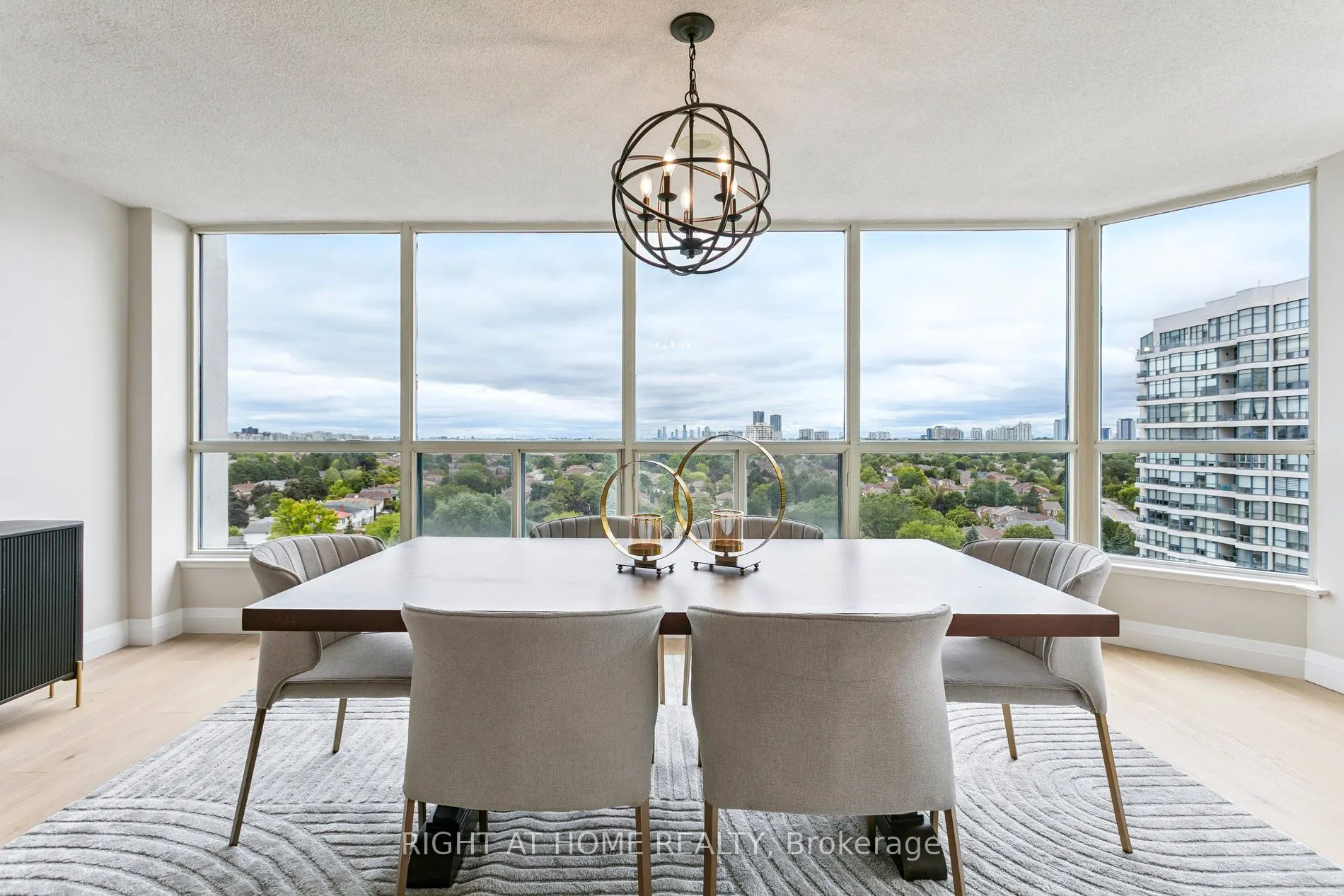 7300 Yonge Street, #1611