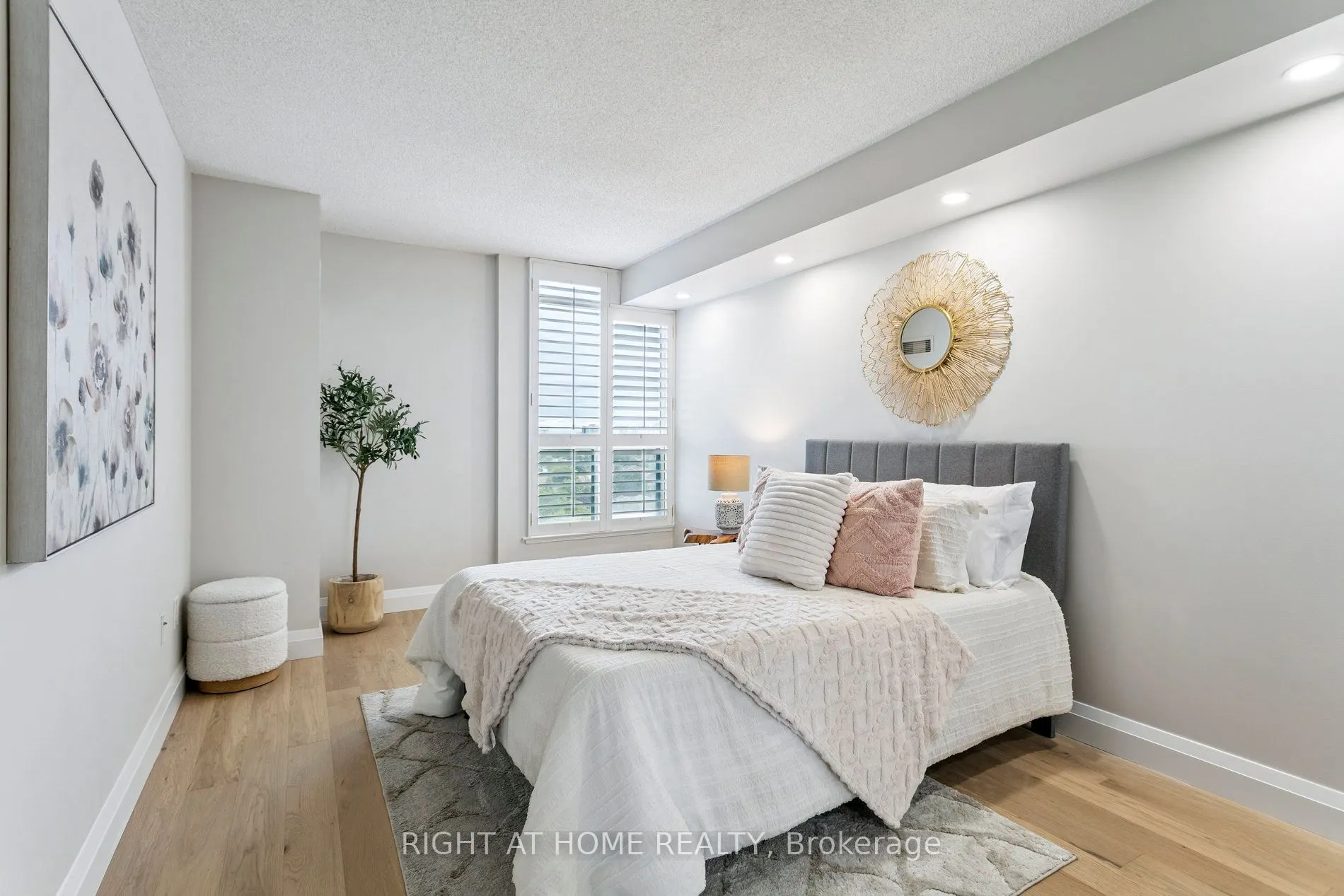 7300 Yonge Street, #1611