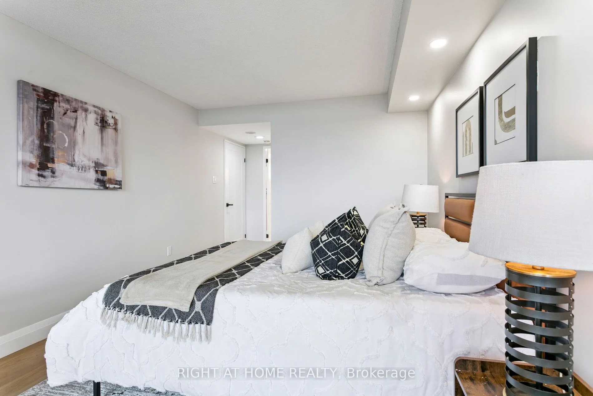 7300 Yonge Street, #1611