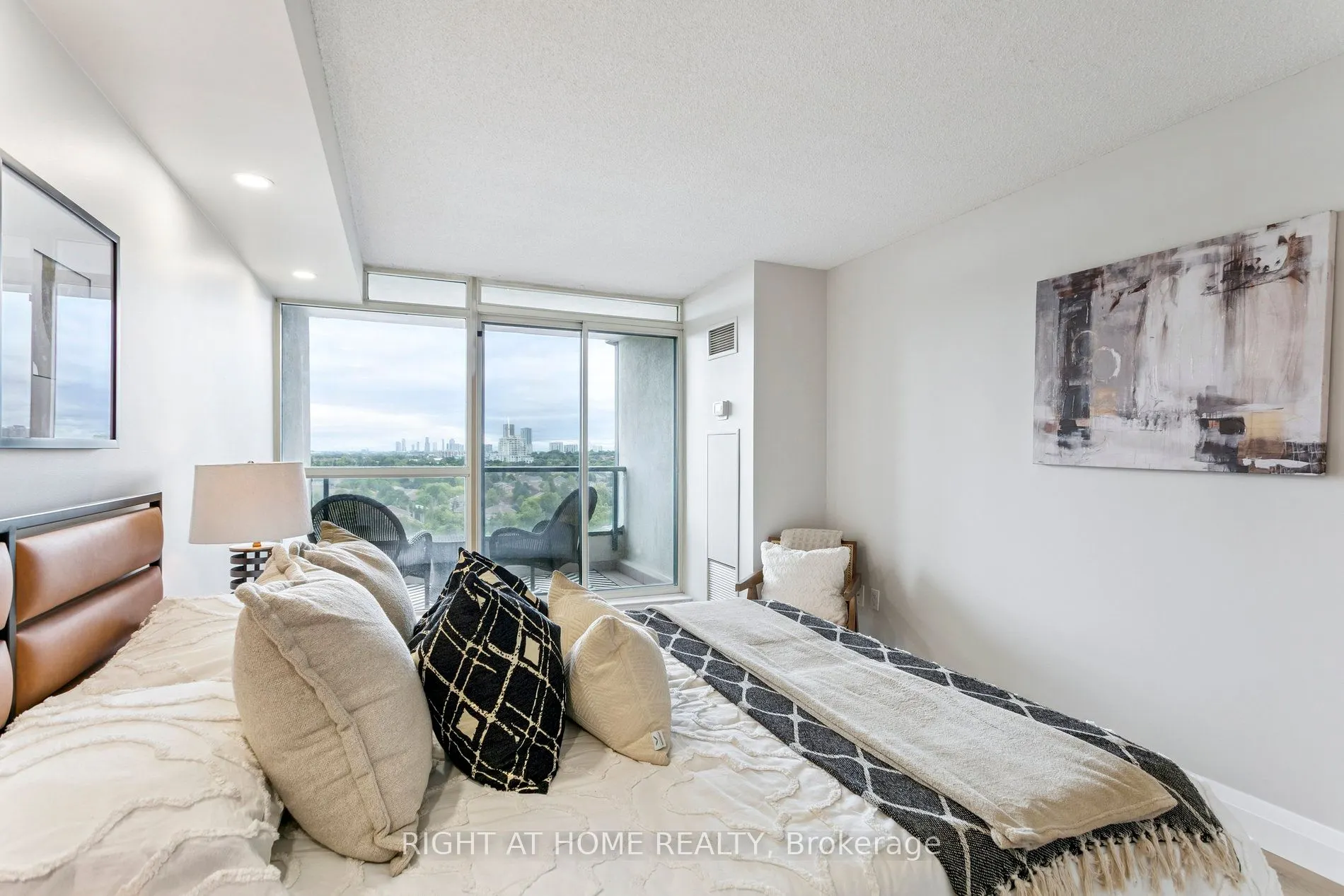 7300 Yonge Street, #1611