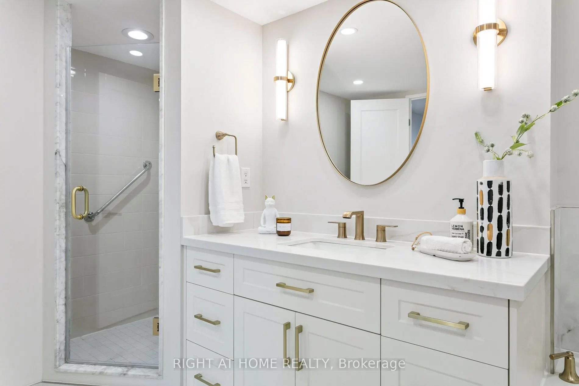 7300 Yonge Street, #1611