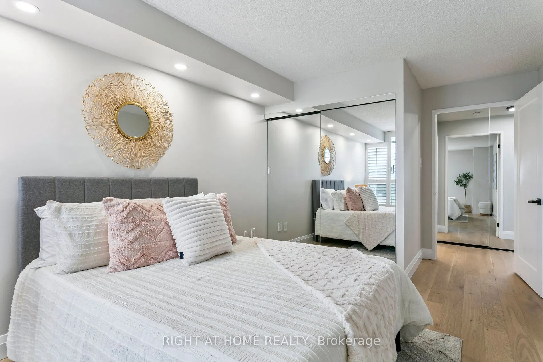 7300 Yonge Street, #1611