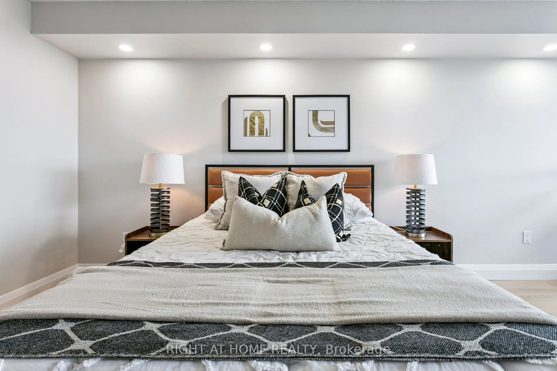 7300 Yonge Street, #1611