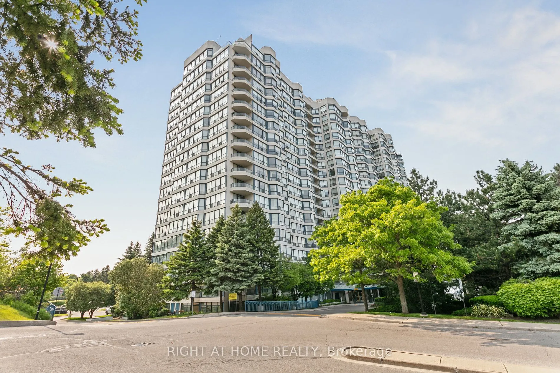 7300 Yonge Street, #1611