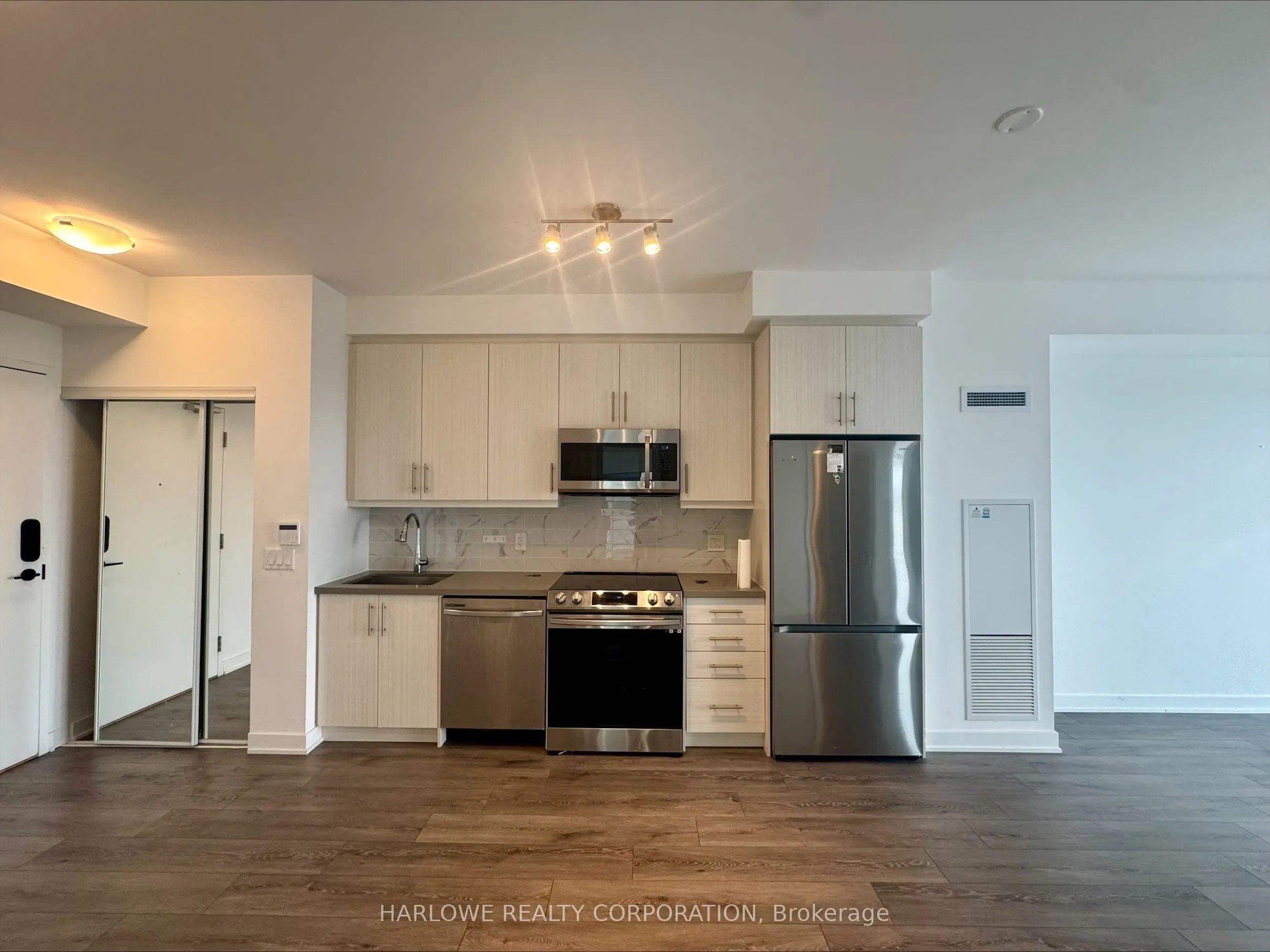 95 Oneida Crescent, #1503