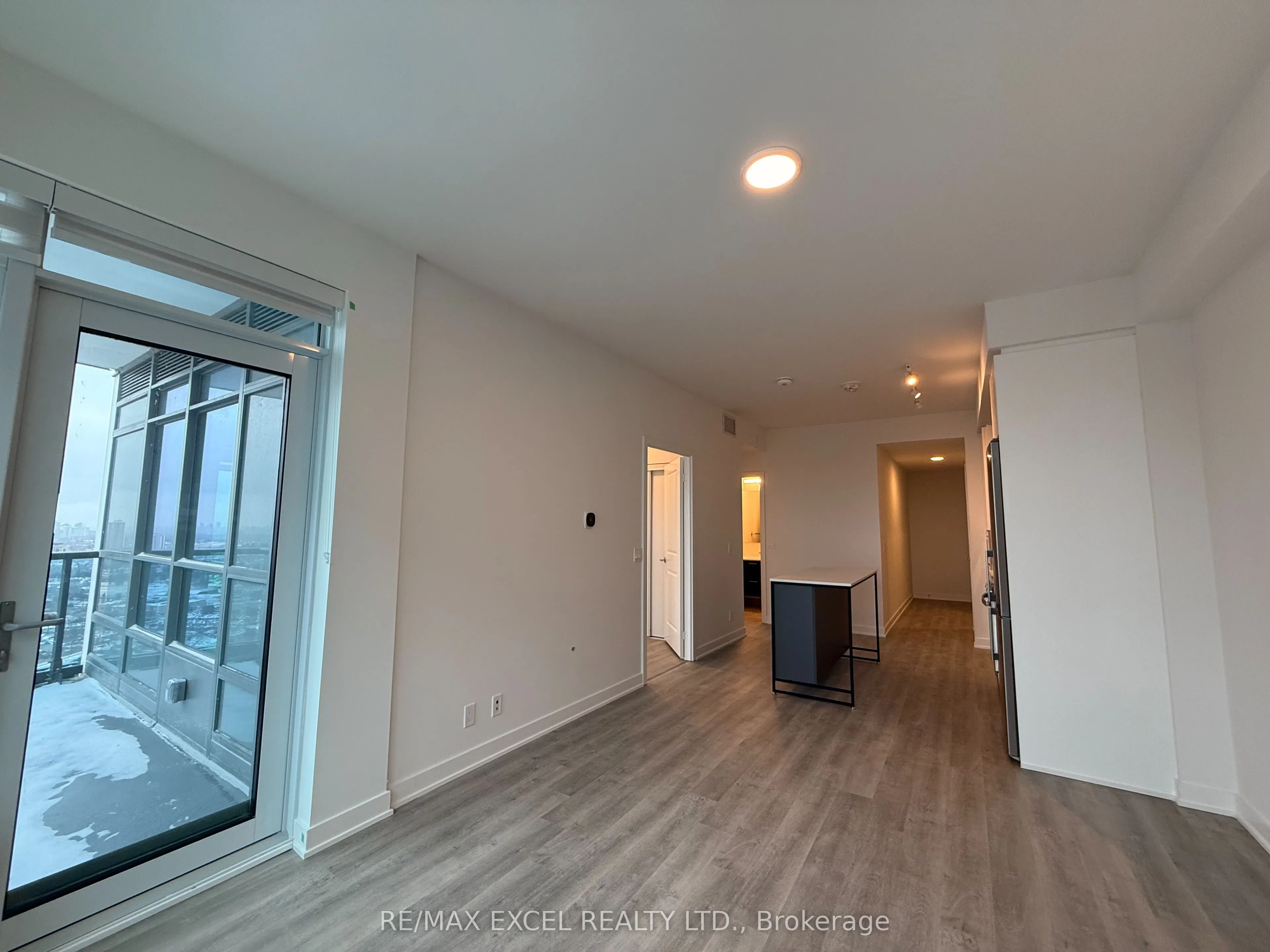 30 Upper Mall Way, #2910