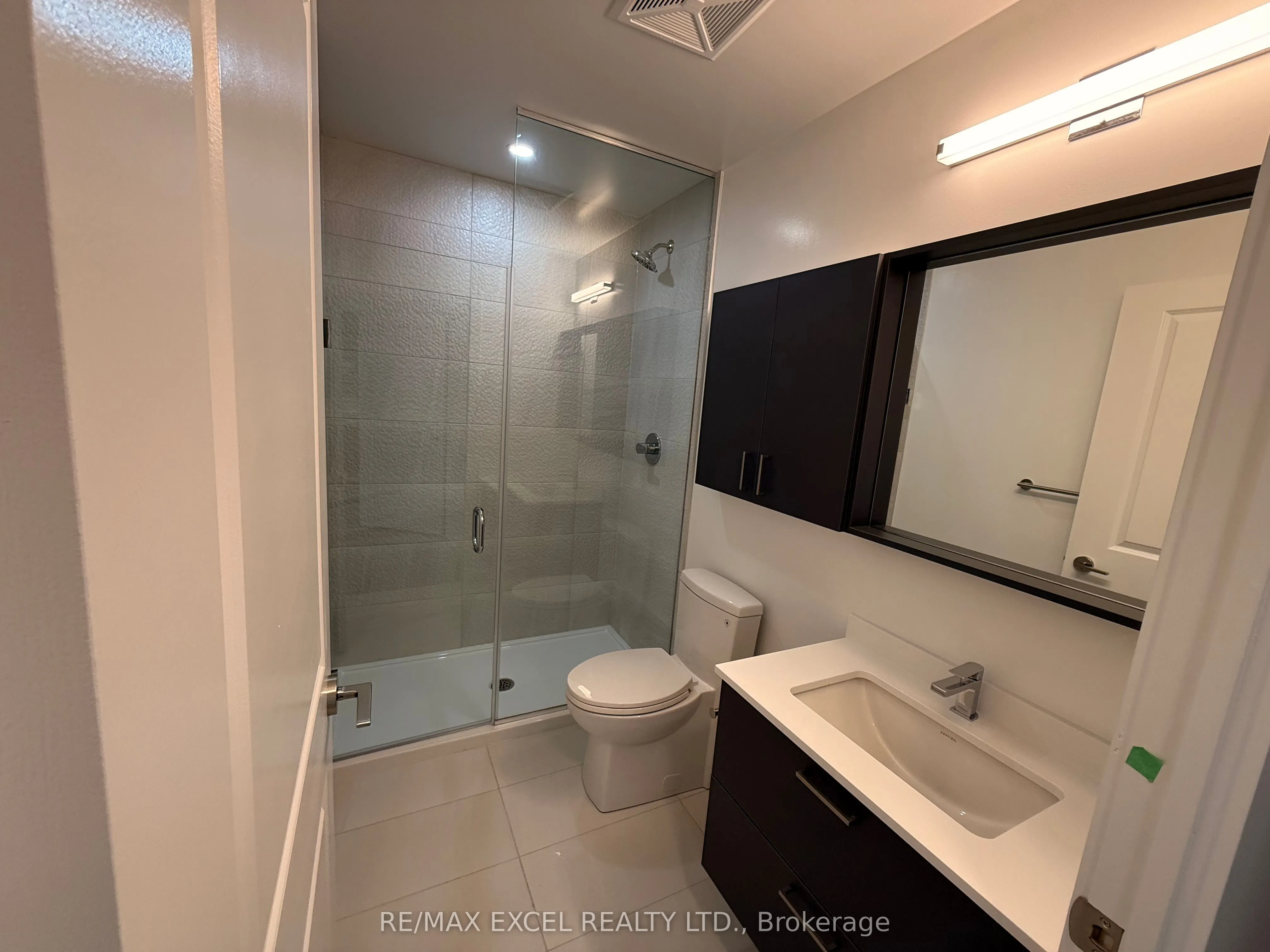 30 Upper Mall Way, #2910
