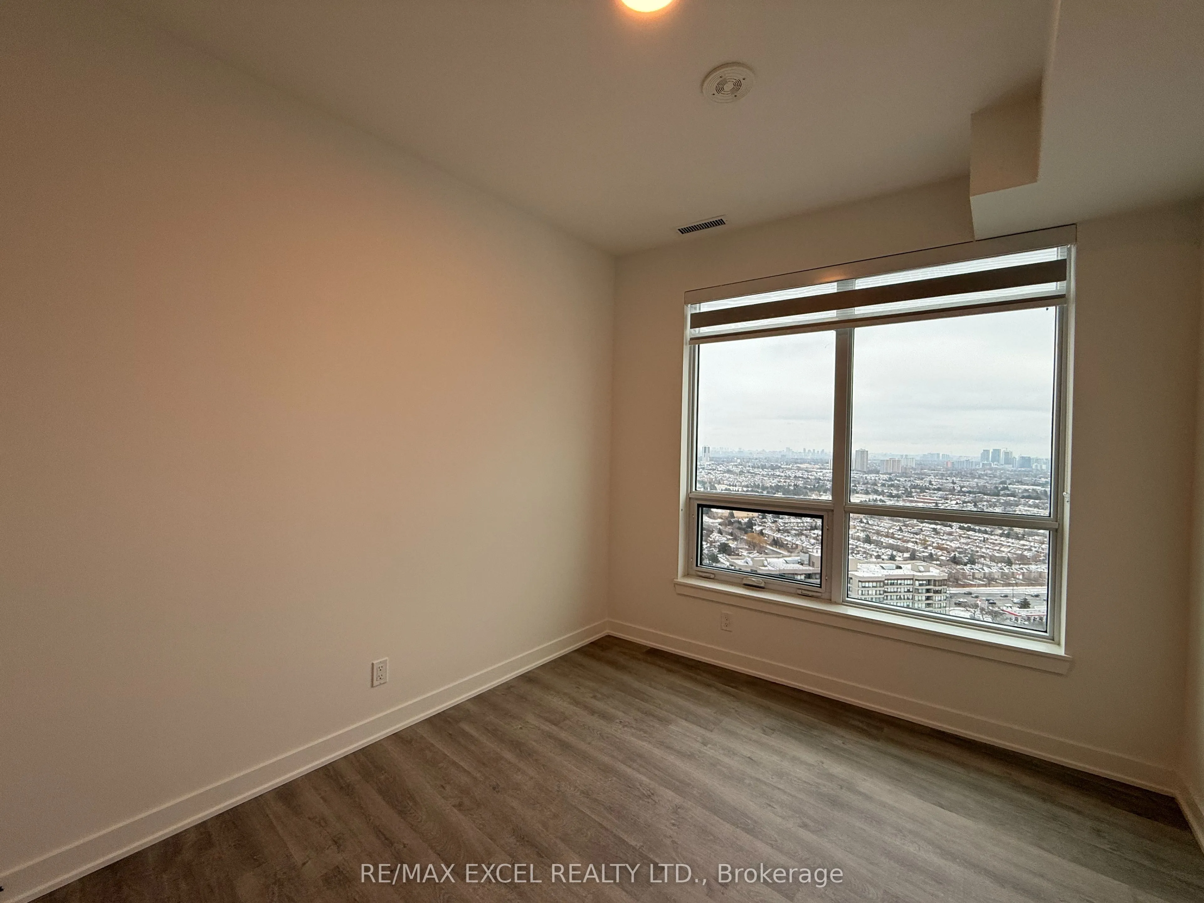 30 Upper Mall Way, #2910
