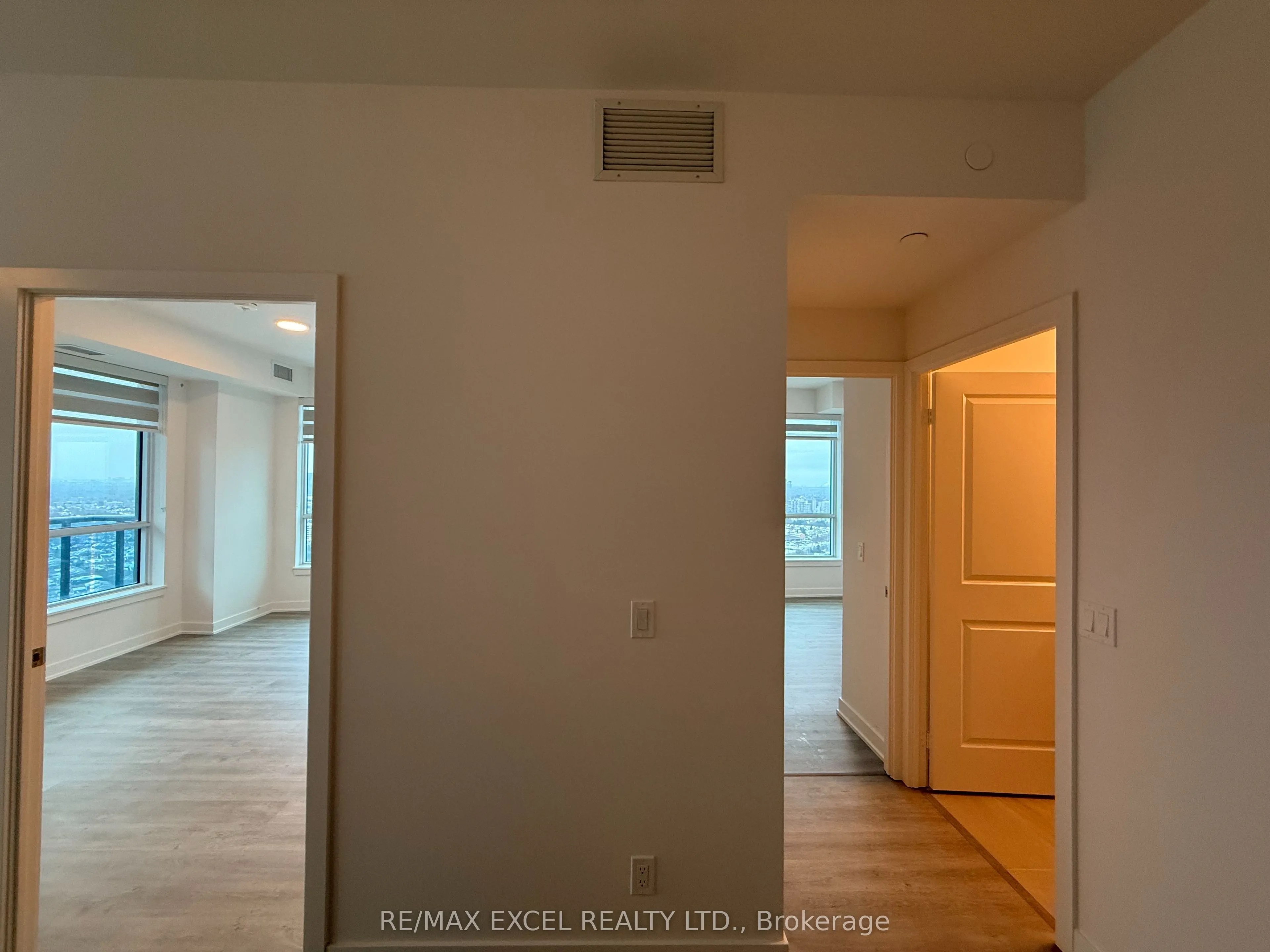 30 Upper Mall Way, #2910