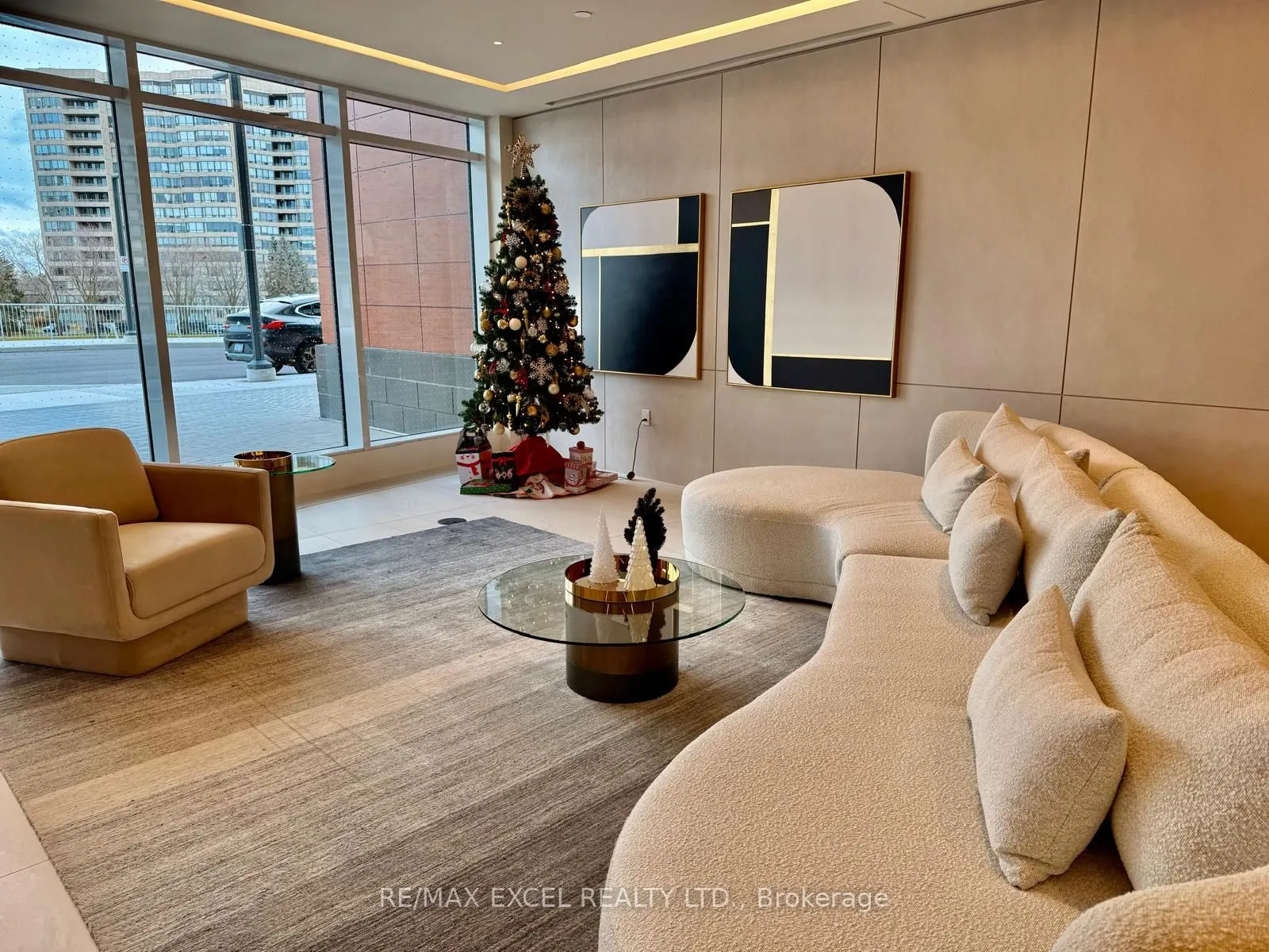 30 Upper Mall Way, #2910