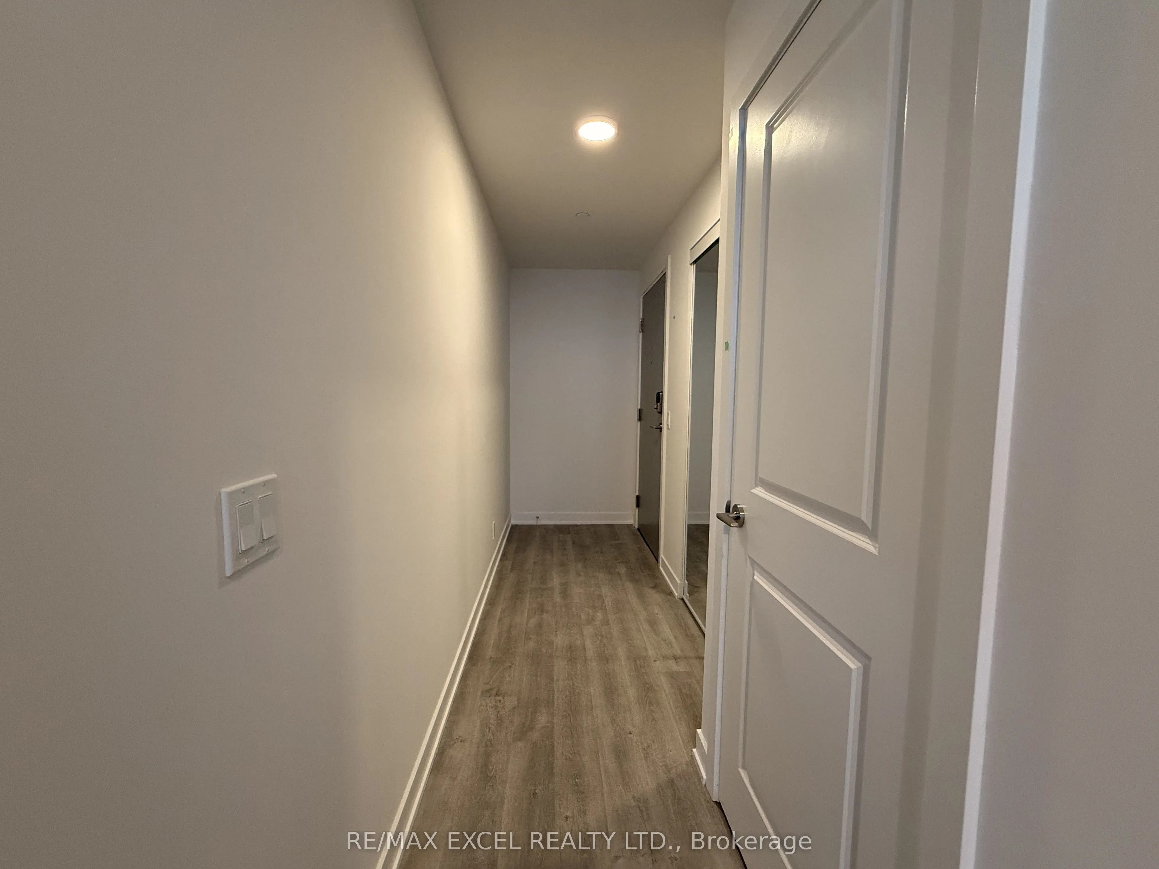 30 Upper Mall Way, #2910