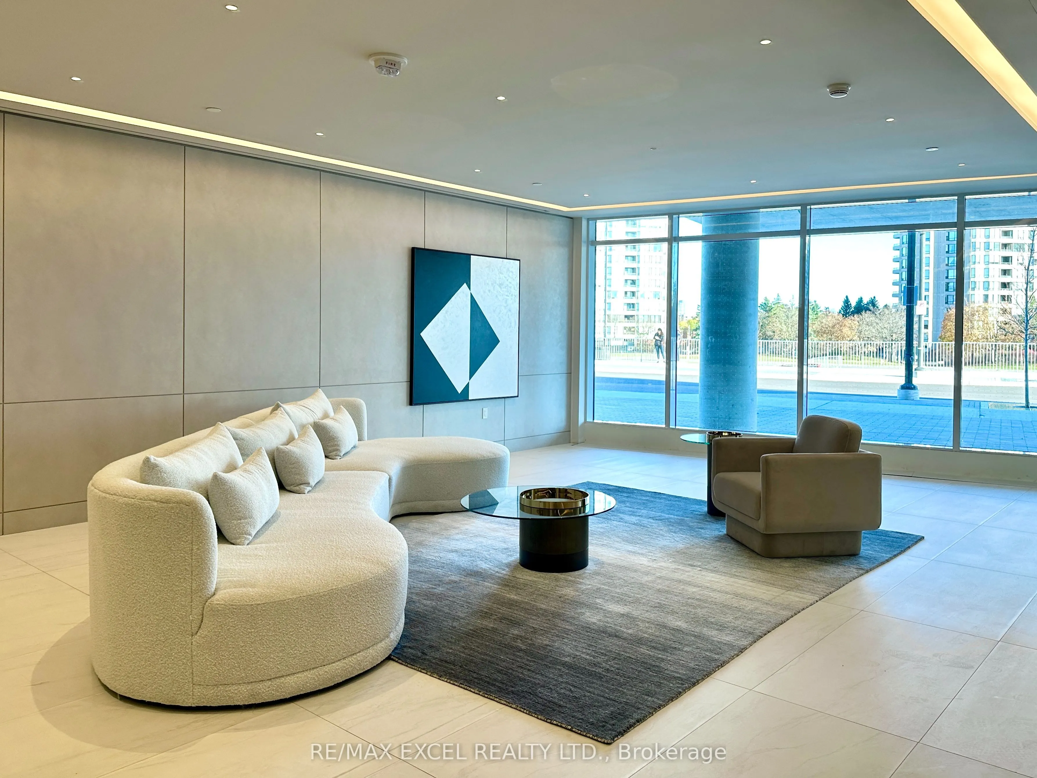 30 Upper Mall Way, #2910