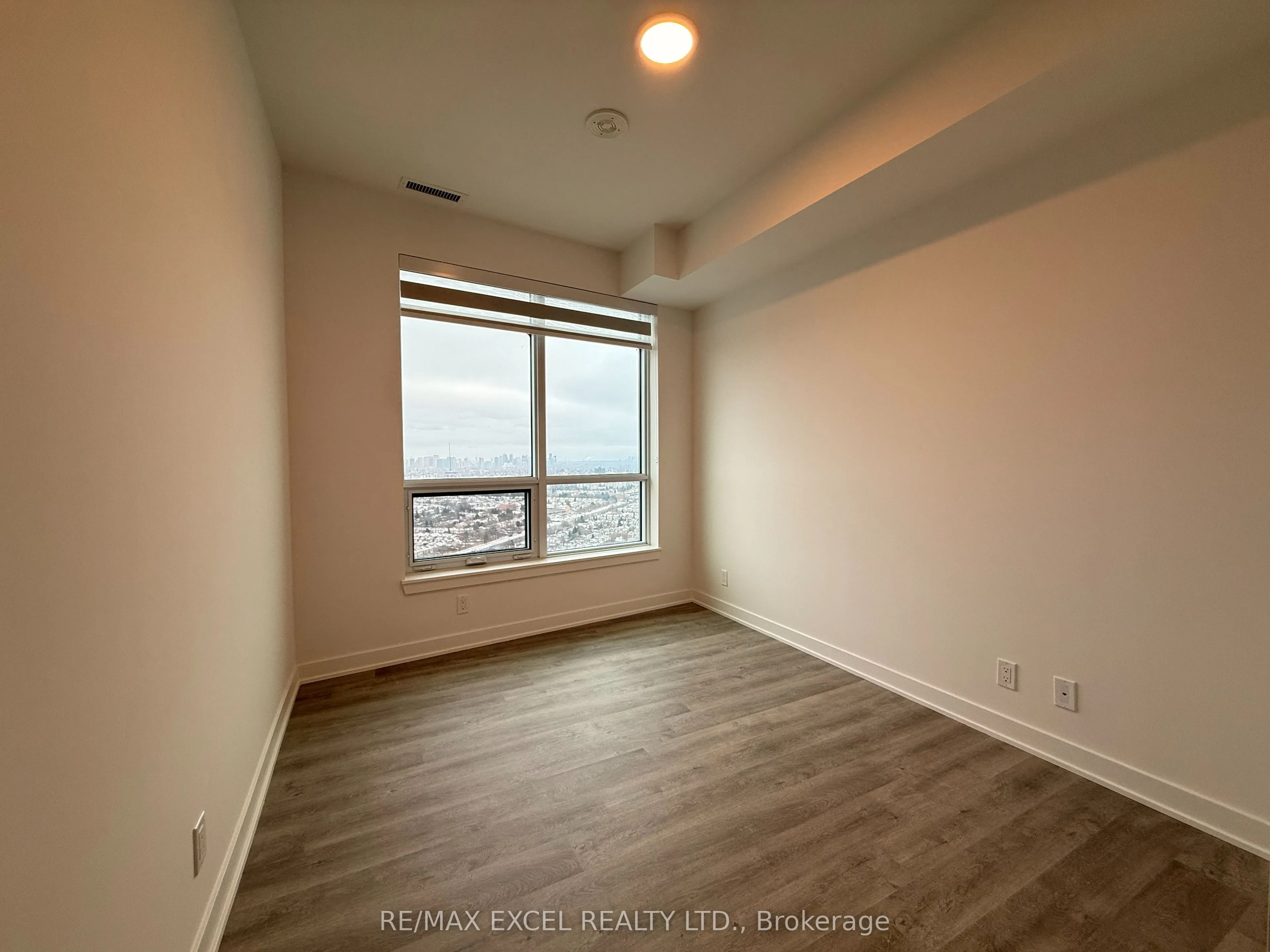 30 Upper Mall Way, #2910